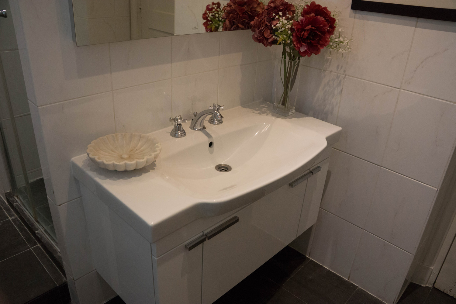 Marais Louise-bathroom-DSC01241