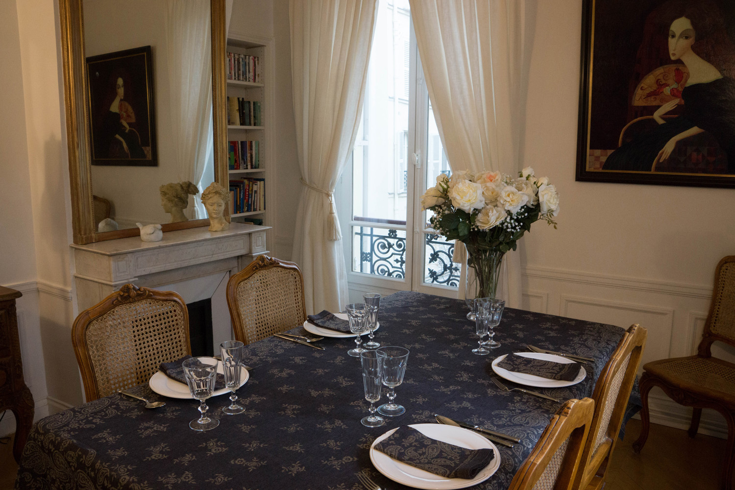 Marais Louise-dining area-DSC00926